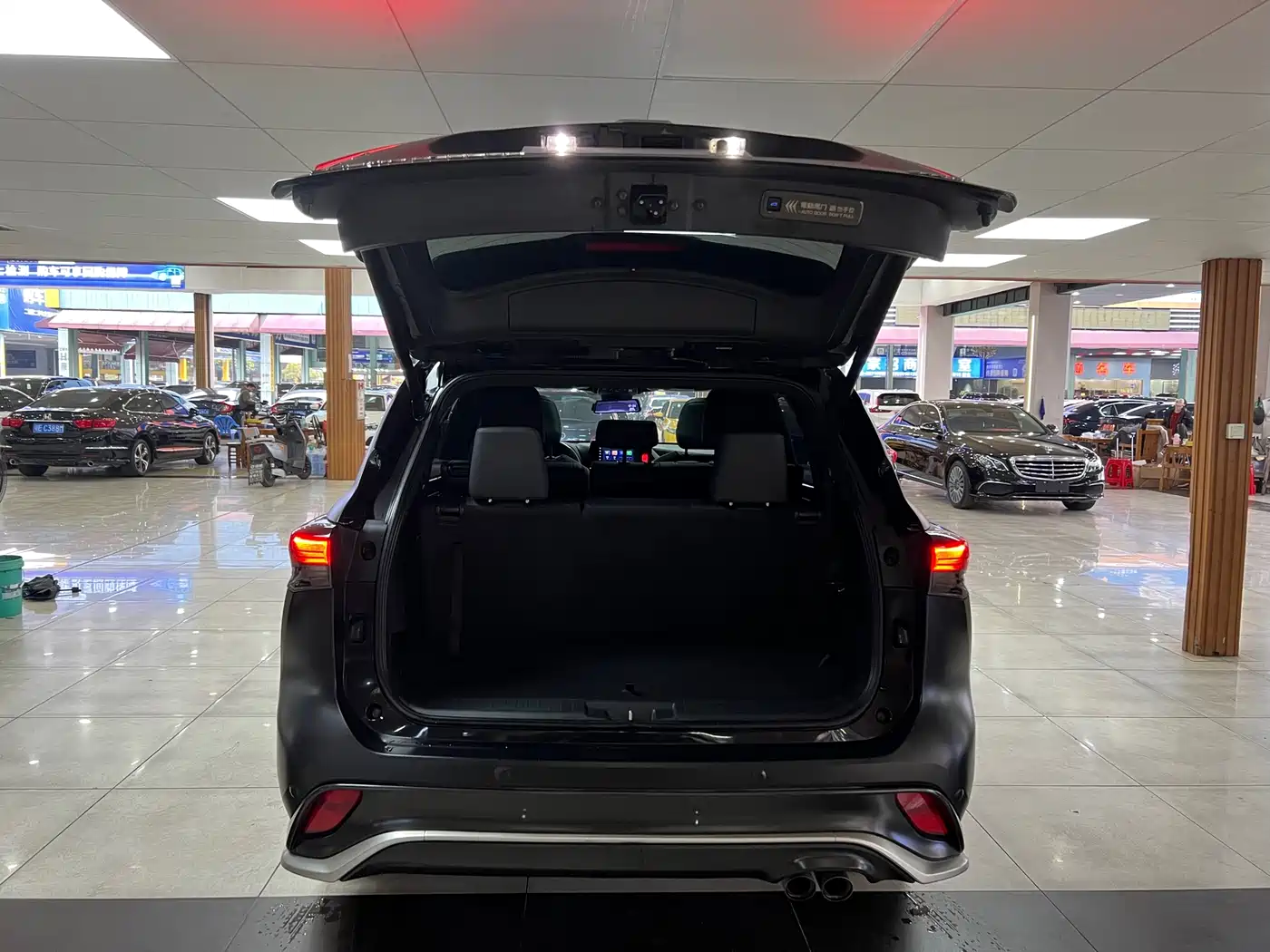 Toyota Crown Kluger 2023 2.5L HEV AWD Luxury Edition фото 12