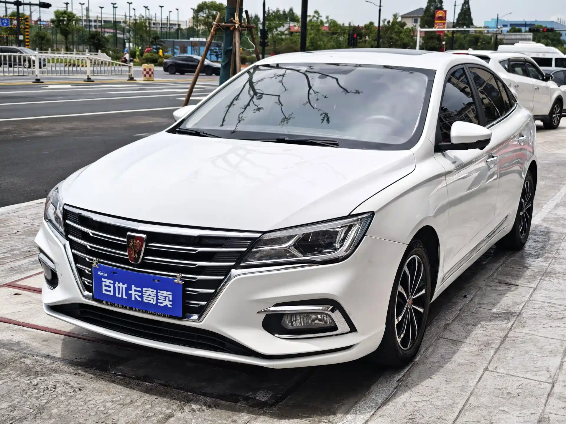 Фото 1 - Roewe i5