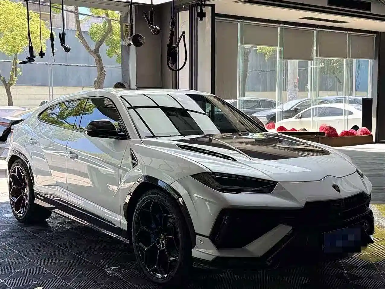 Фото 2 - Lamborghini Urus