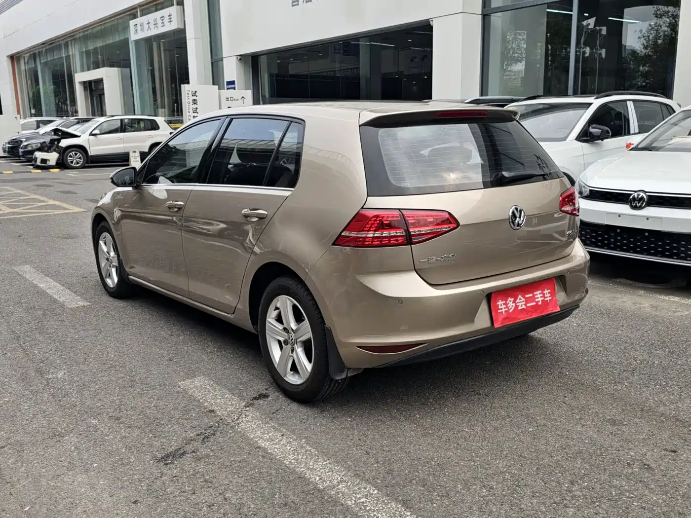 Volkswagen Golf 2015 1.6L Automatic Comfort фото 12