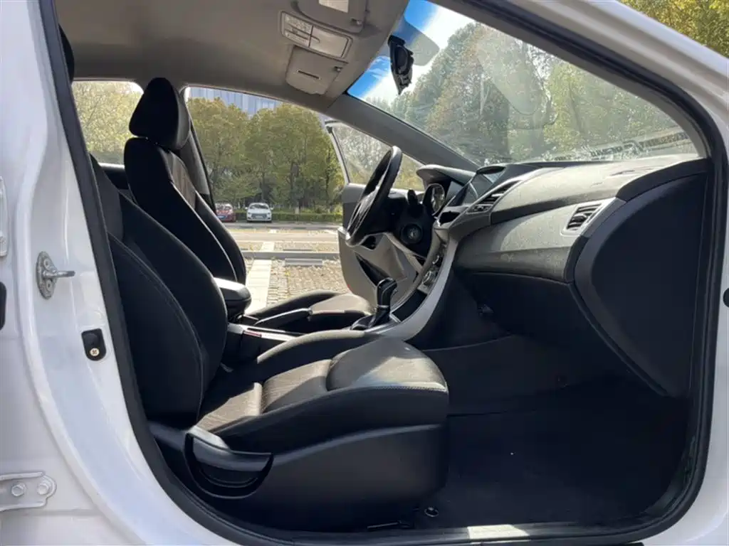 Hyundai Langdong 2016 1.6L Automatic Smart Edition фото 17