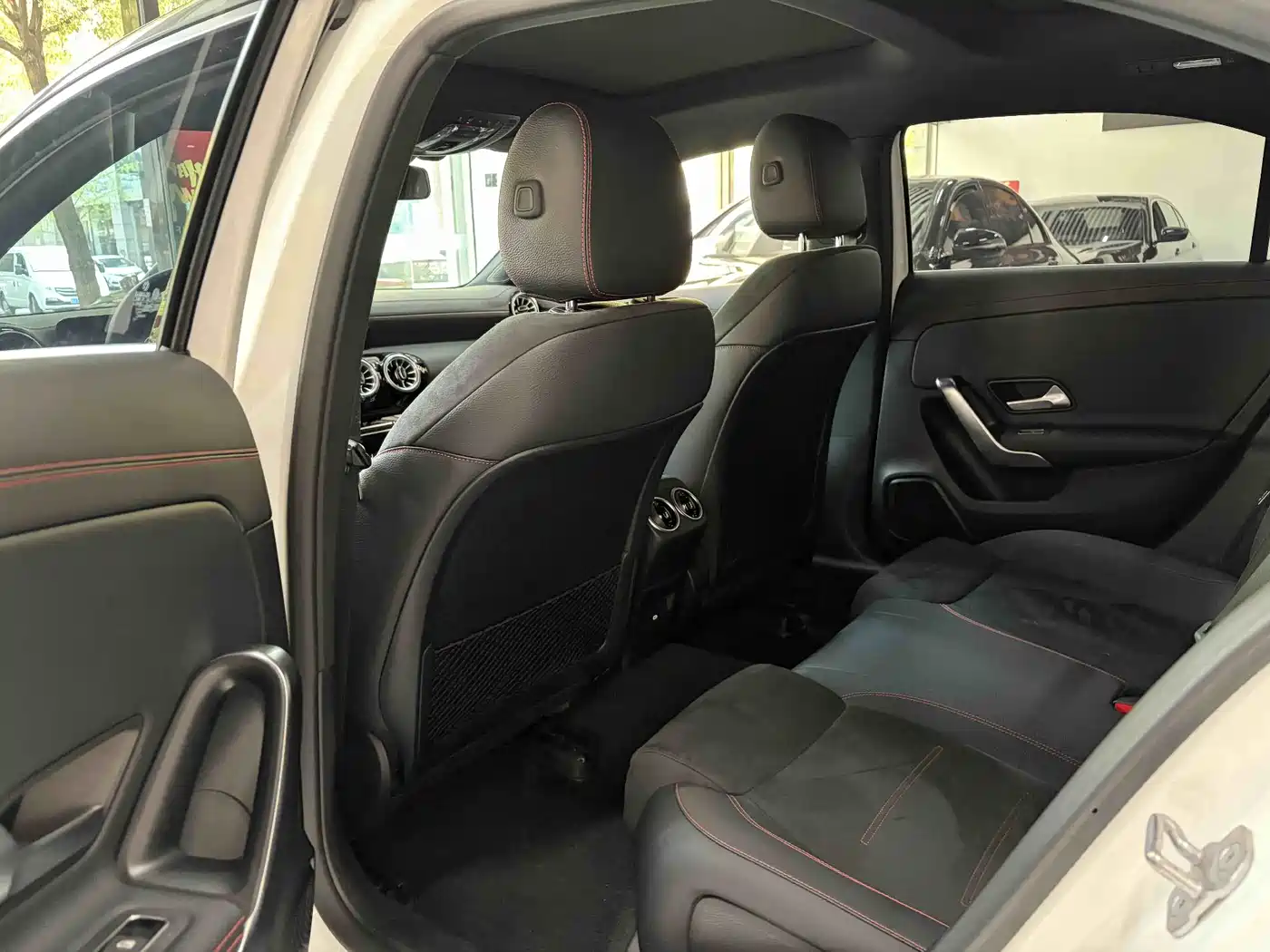 Mercedes-Benz A-Class 2024 A 200 L Fashion Edition фото 11