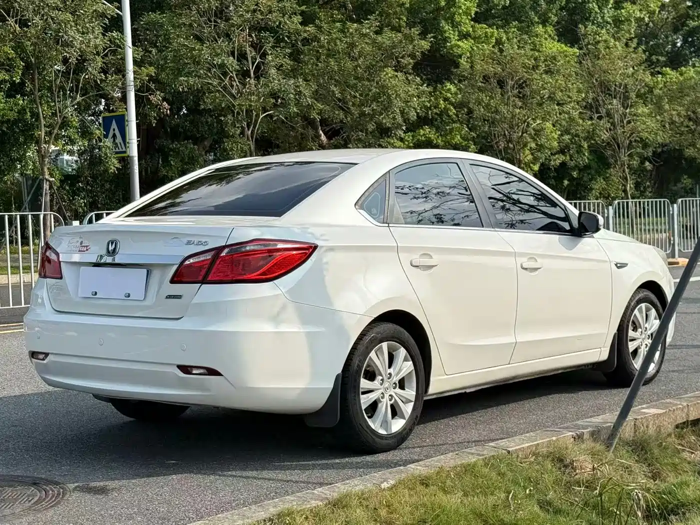 Фото 12 - Changan Eado