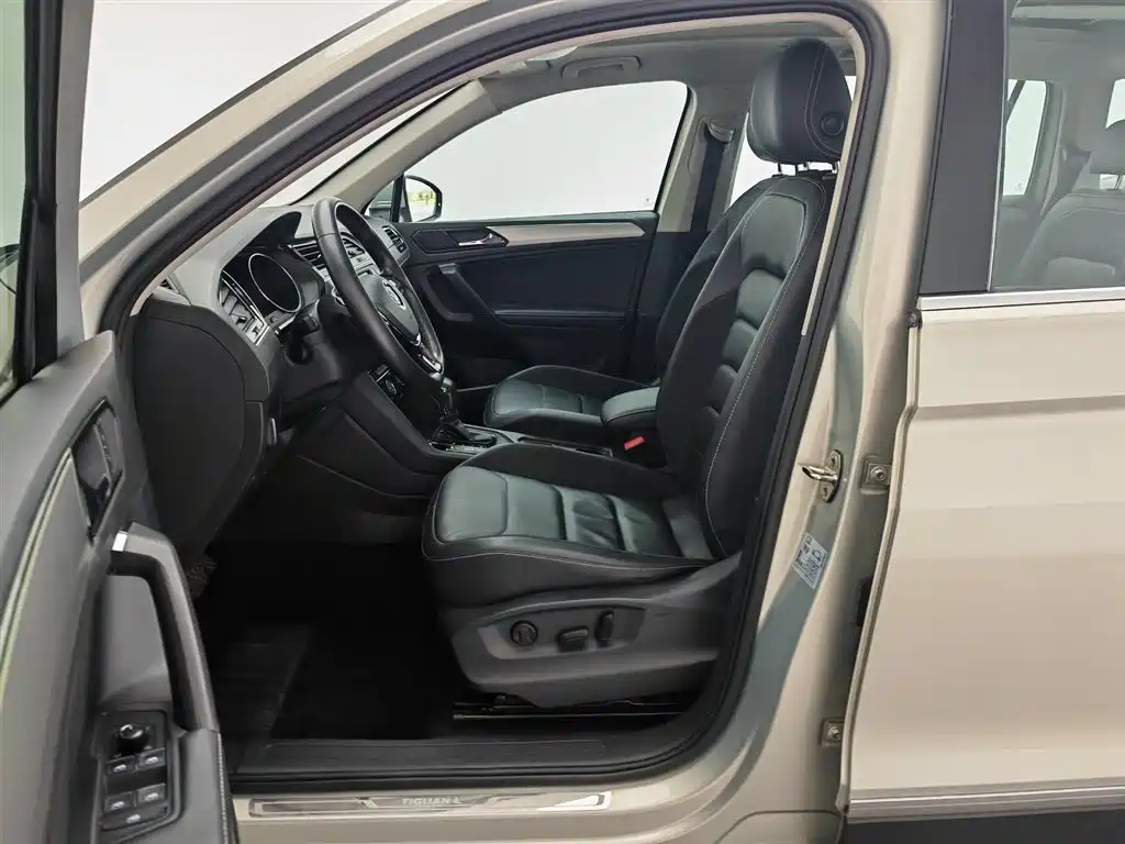 Volkswagen Tiguan L 2018 380TSI Automatic AWD Luxury Edition фото 10