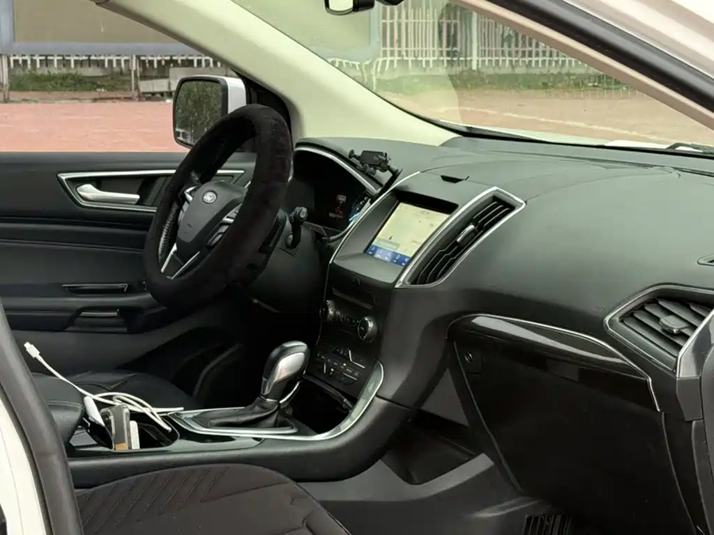 Фото 6 - Ford Edge