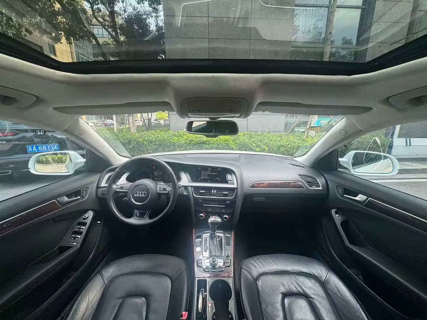 Фото 15 - Audi A4L