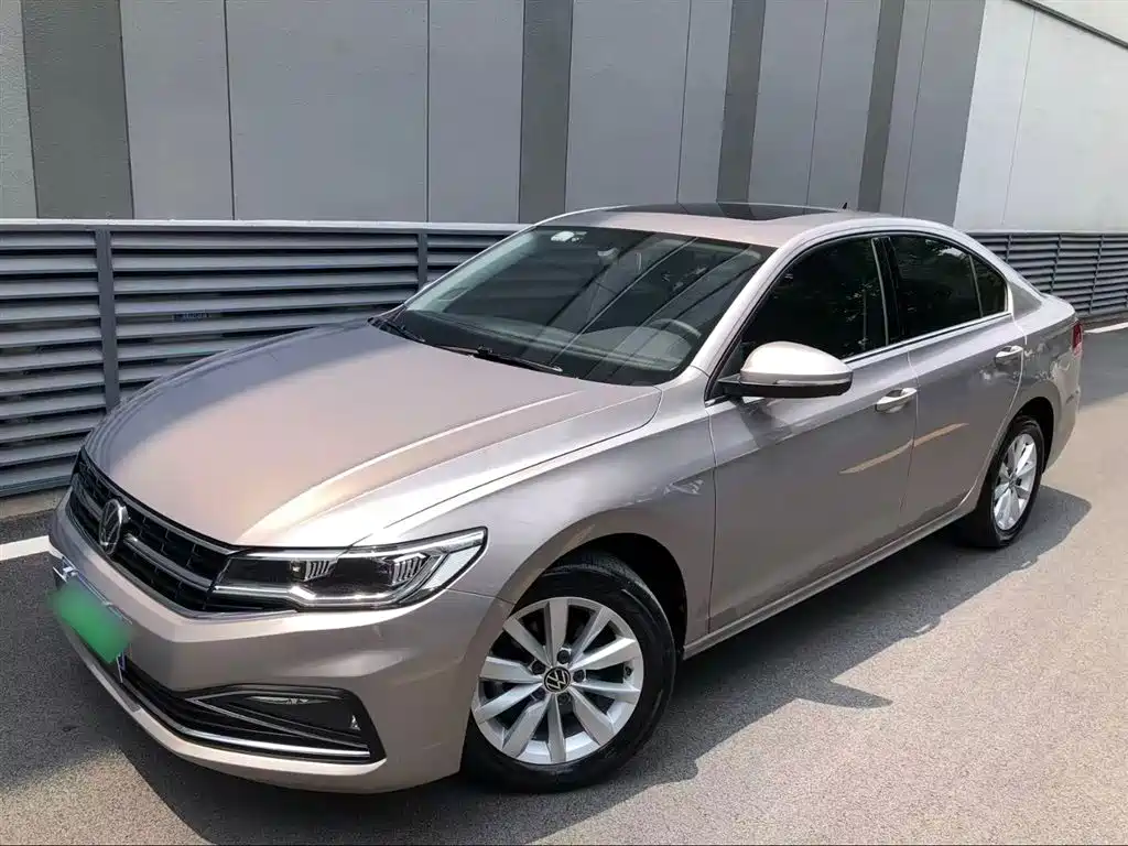 VOLKSWAGEN BORA