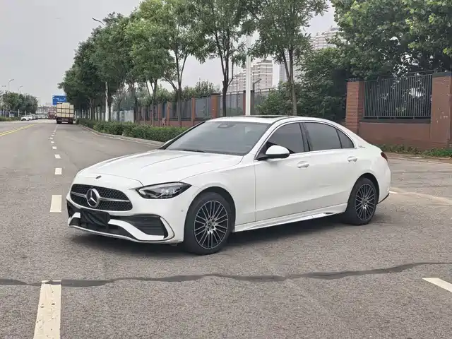 Mercedes-Benz C-Class 2024