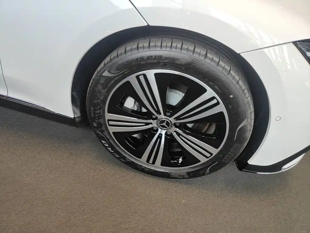 Mercedes-Benz EQE 2025 2025 Model 500 4MATIC Luxury Edition