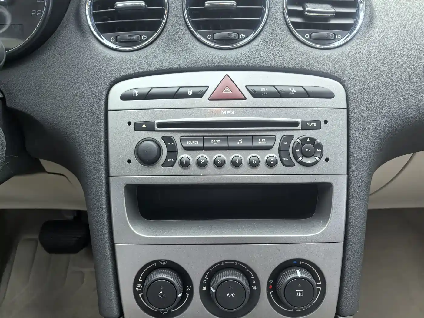 Peugeot 408 2011 2011 2.0L Automatic Comfort Edition