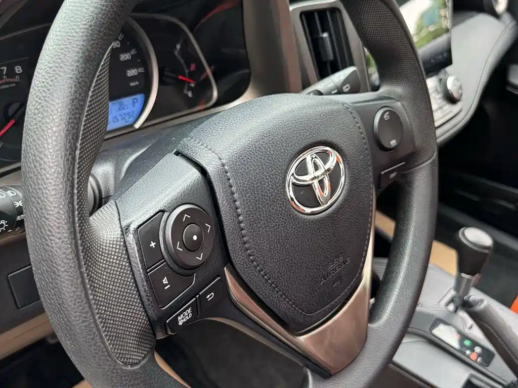 Toyota RAV4 Rongfang 2015 2.0L CVT 2WD Trend Edition фото 13