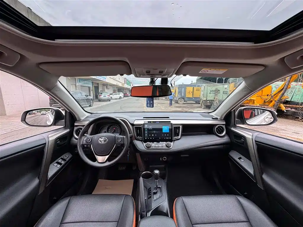 Toyota RAV4 Rongfang 2015 2.0L CVT 2WD Trend Edition фото 8