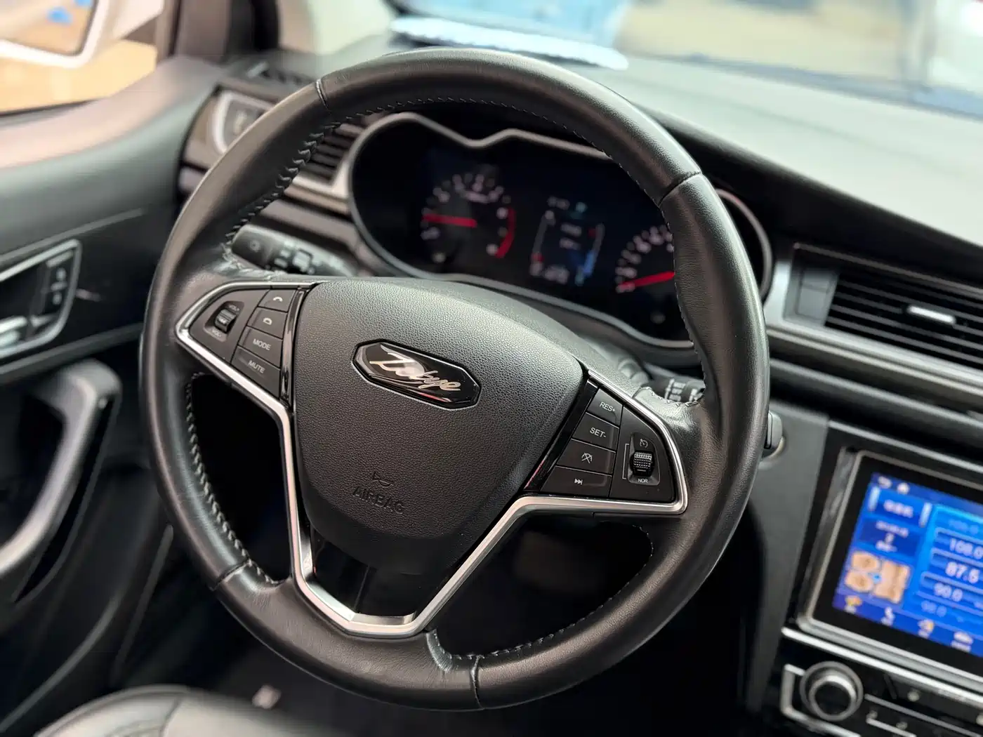Zotye Z560 2018 2017 1.5T CVT Flagship