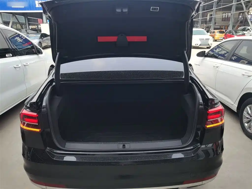 Volkswagen Phideon 2018 Facelift 380TSI FWD Business фото 19