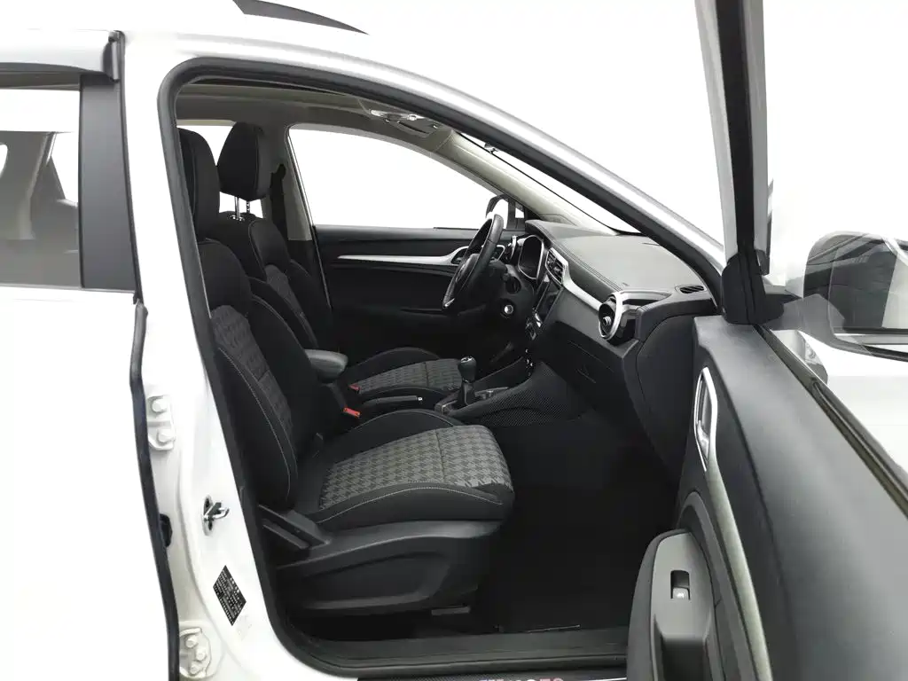 MG ZS 2019 2019 1.5L Manual 65-inch Panoramic Sunroof Global Edition (China VI)