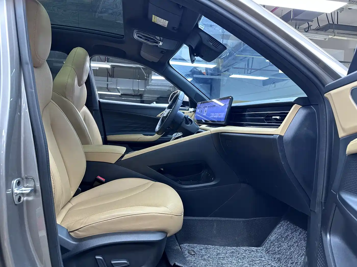 ROEWE RX5 NEW ENERGY