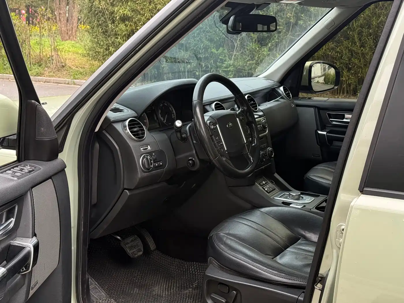 Land Rover Discovery 2014 3.0 SC V6 HSE Luxury фото 8