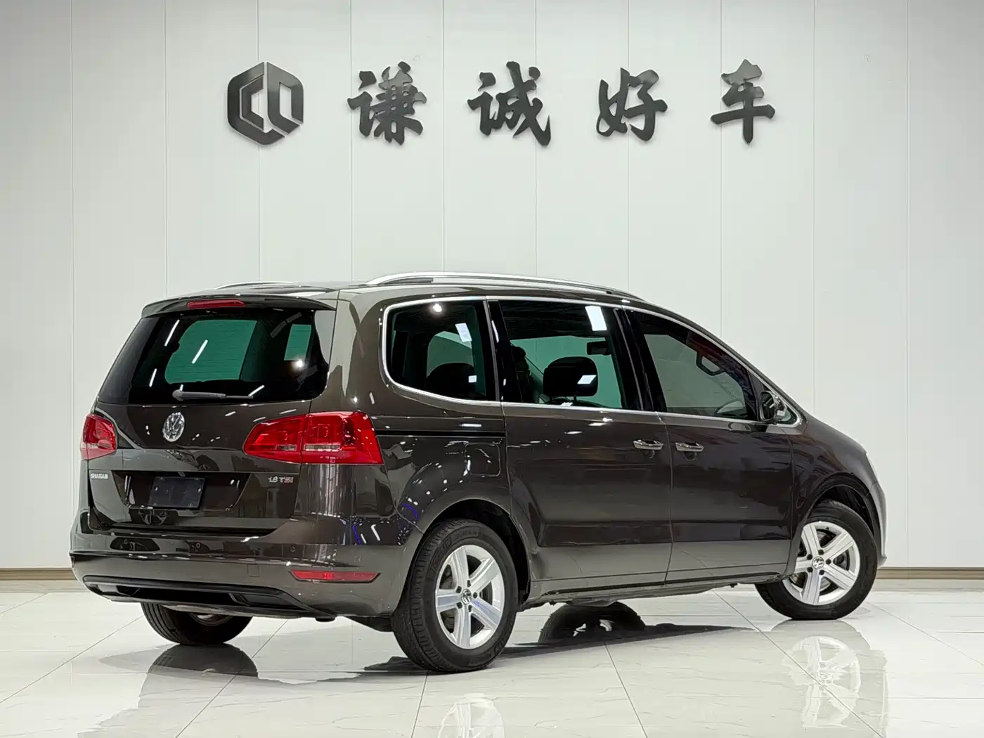 Volkswagen Sharan 2013 1.8TSI Comfort фото 3