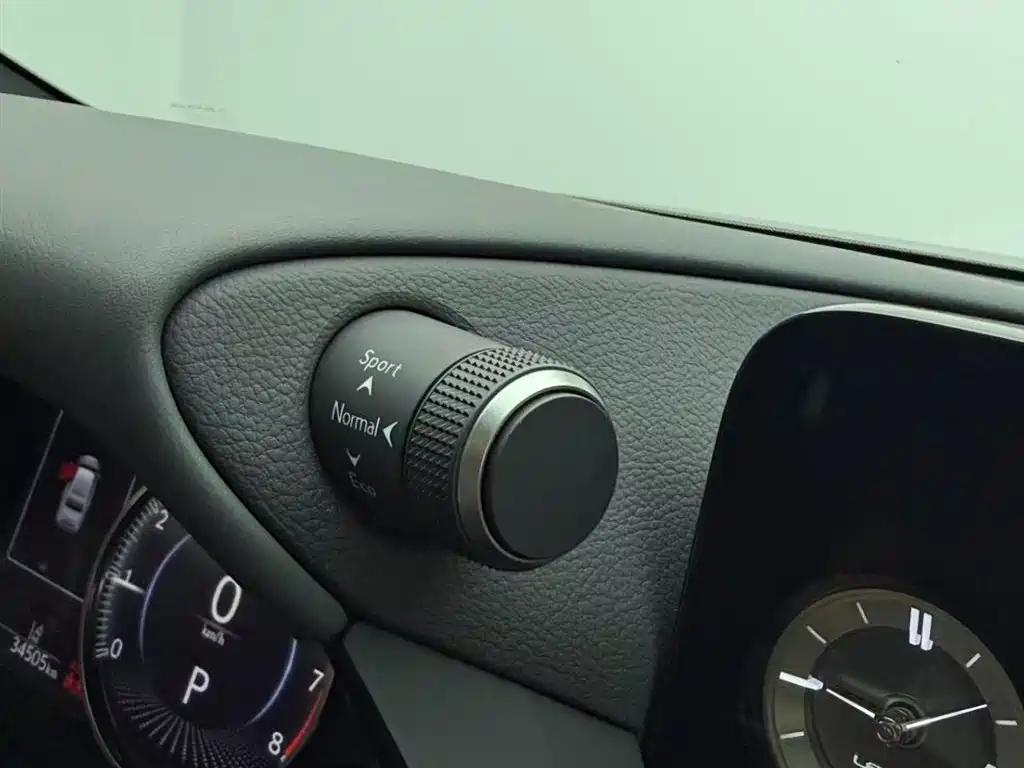 Lexus ES 2022 200 Excellence Edition фото 17