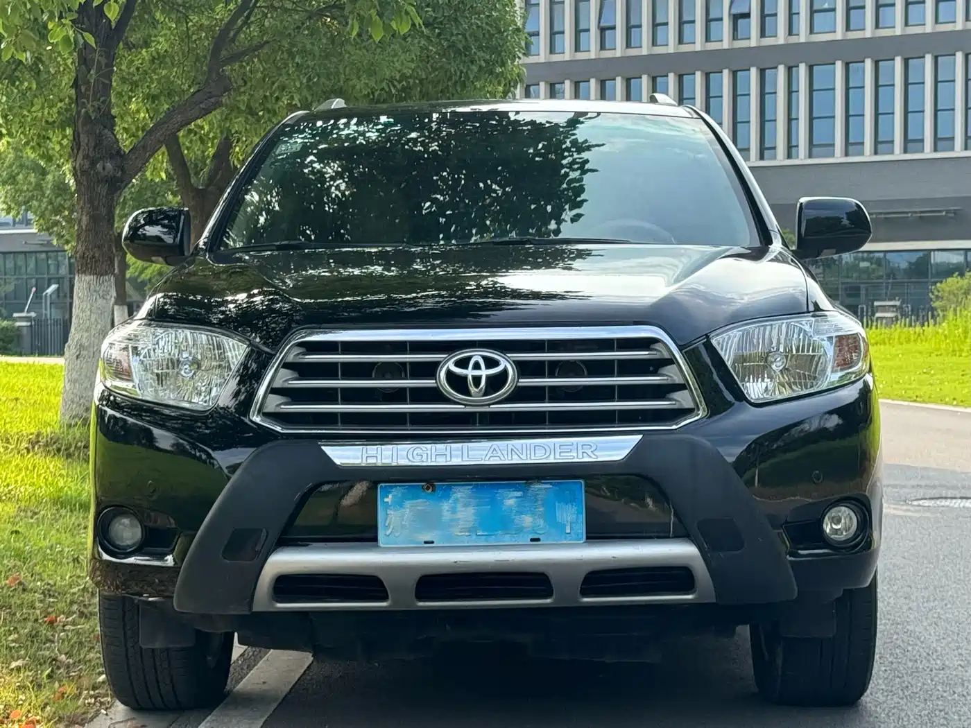 Photo 2 - Toyota Highlander