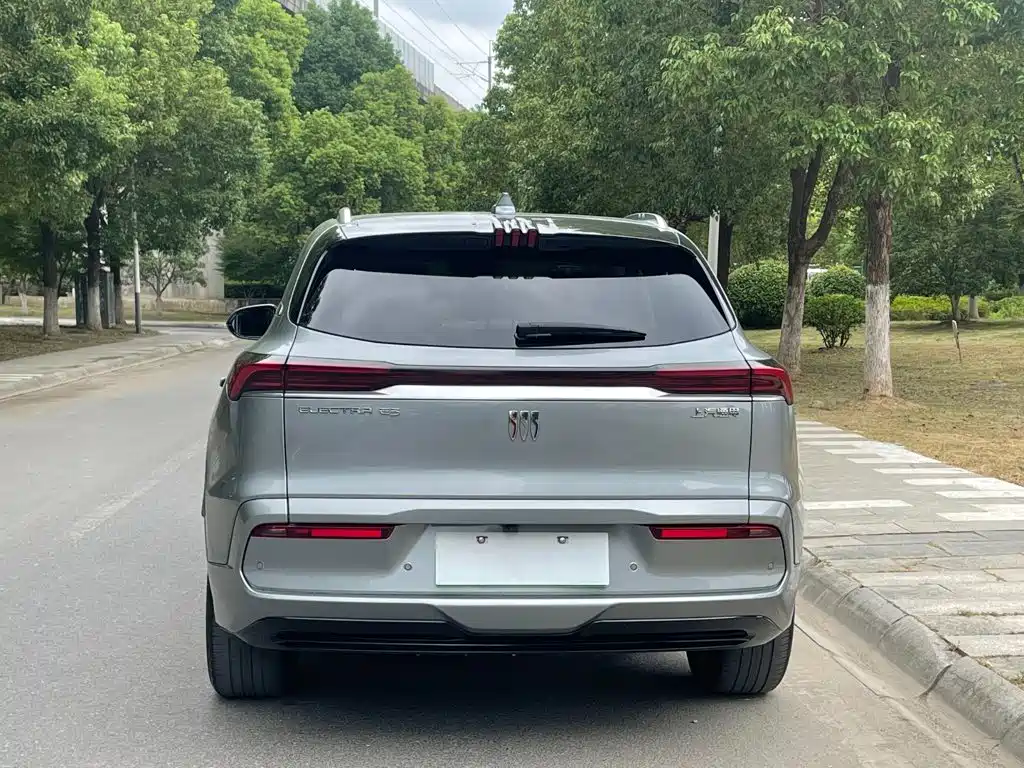 Фото 7 - Buick E5