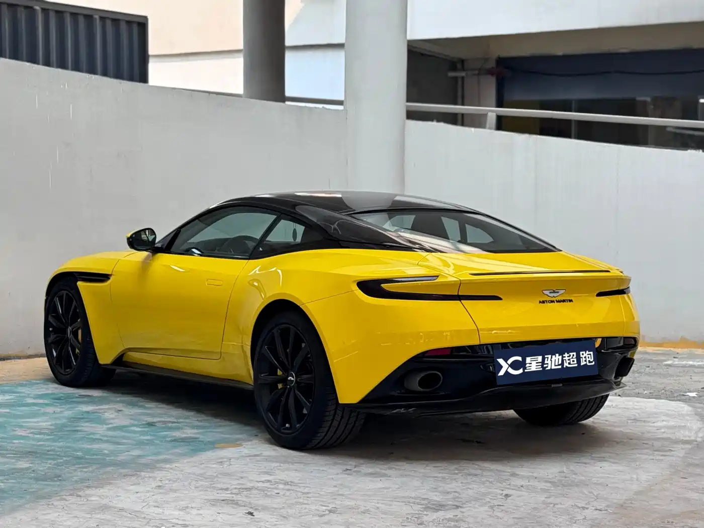 Фото 7 - Aston Martin DB11
