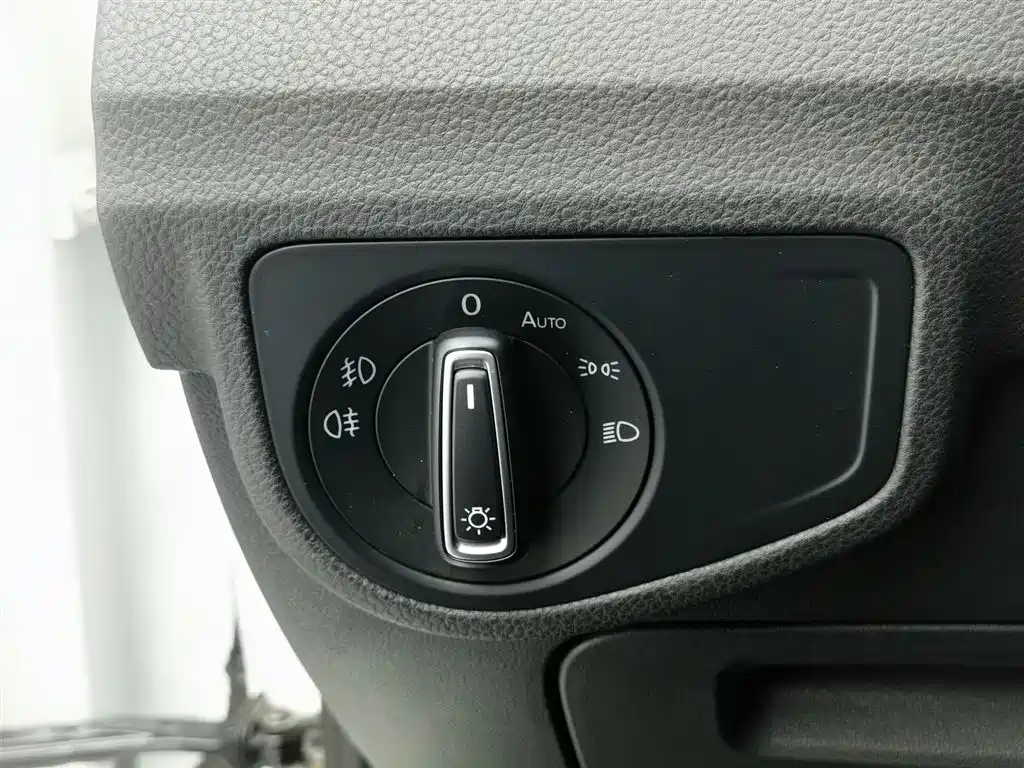 Volkswagen Golf (Import) 2015 1.4TSI Sportsvan фото 21
