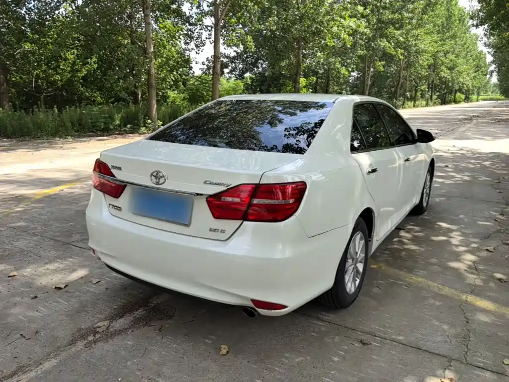 Фото 7 - Toyota Camry
