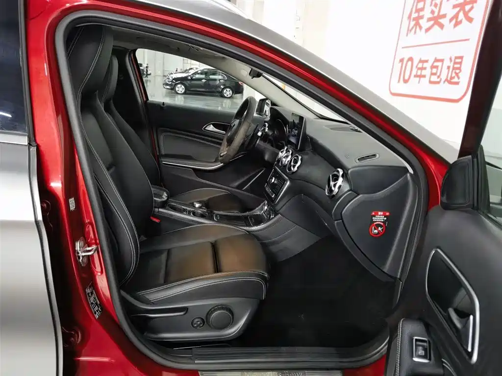 Mercedes-Benz GLA 2018 GLA 200 Dynamic фото 23