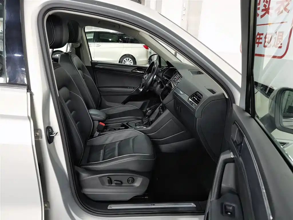 Volkswagen Tiguan L 2020 330TSI Auto 2WD R-Line Flagship China VI фото 23
