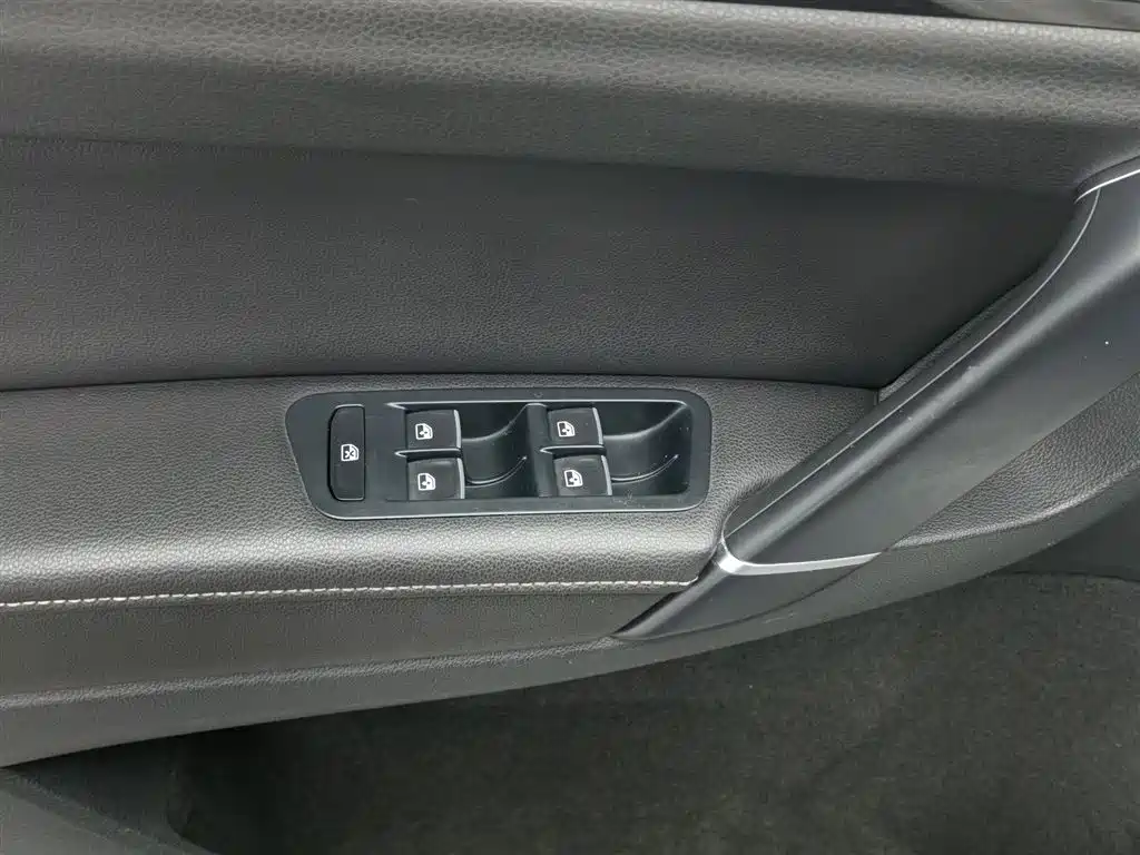 Volkswagen Golf (Import) 2015 1.4TSI Sportsvan фото 9