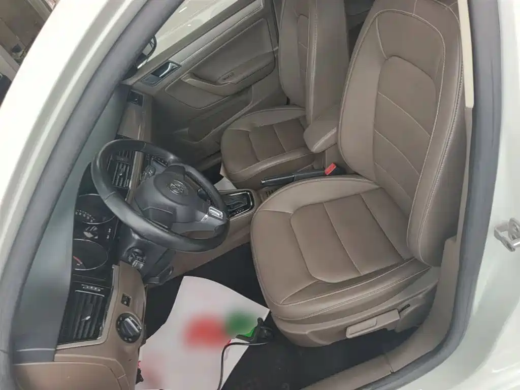 Volkswagen Bora 2014 1.6L Automatic Comfort Edition фото 15