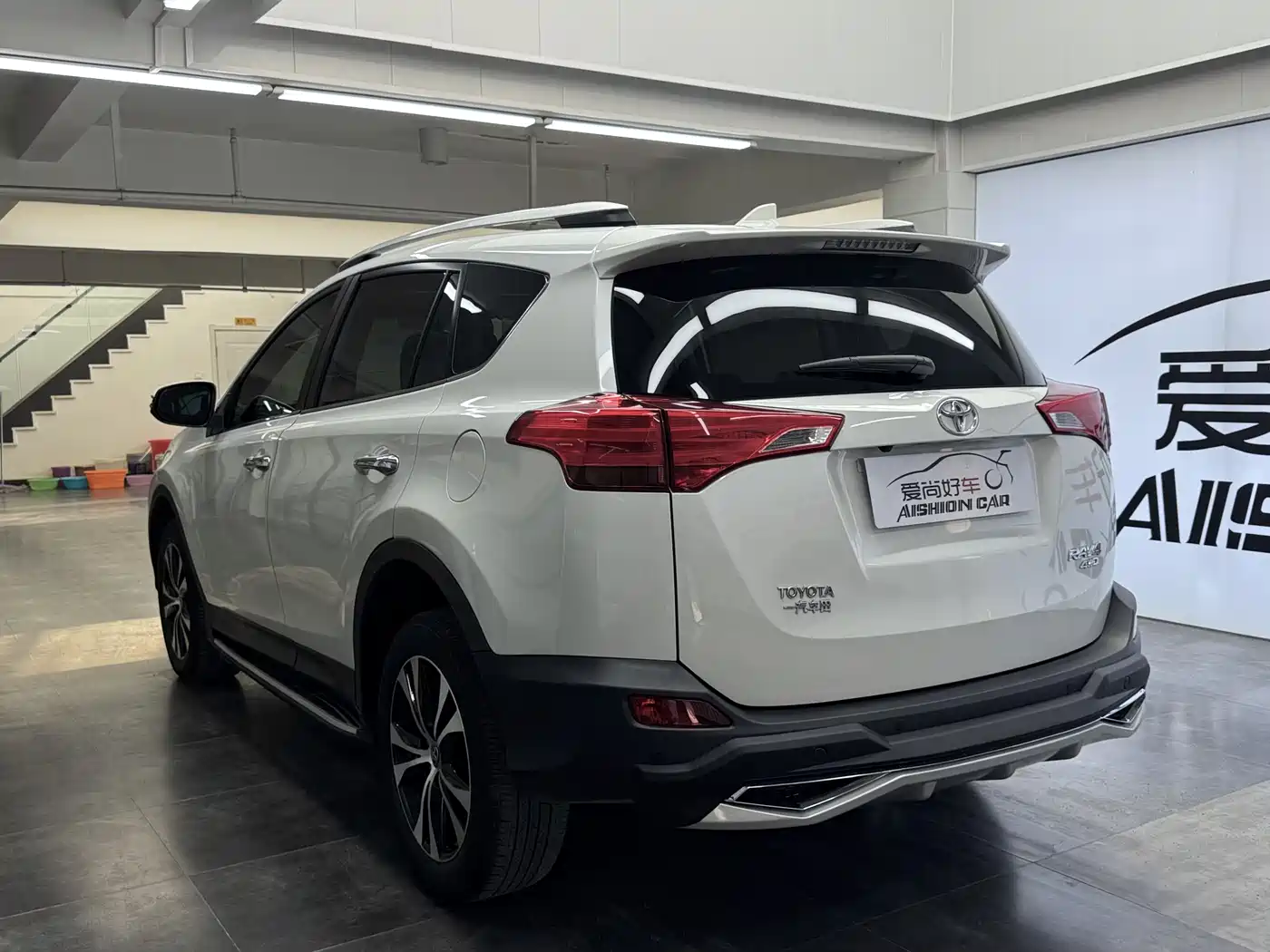 Toyota RAV4 Rongfang 2015 2.5L Automatic 4WD Elite Edition фото 5