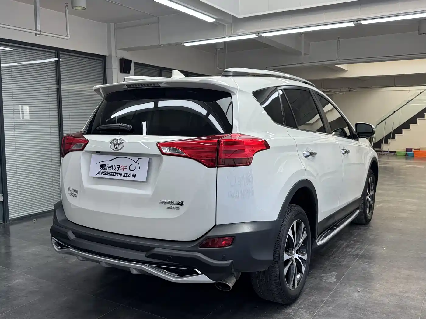 Toyota RAV4 Rongfang 2015 2.5L Automatic 4WD Elite Edition фото 7