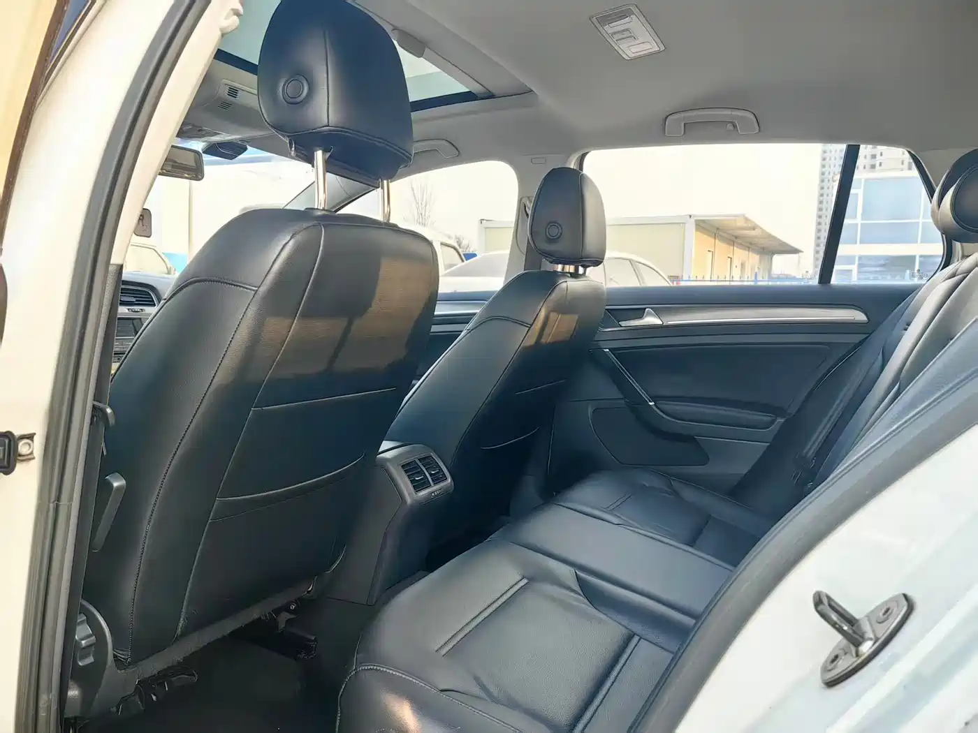 Volkswagen Golf 2015 1.6L Automatic Comfort фото 9