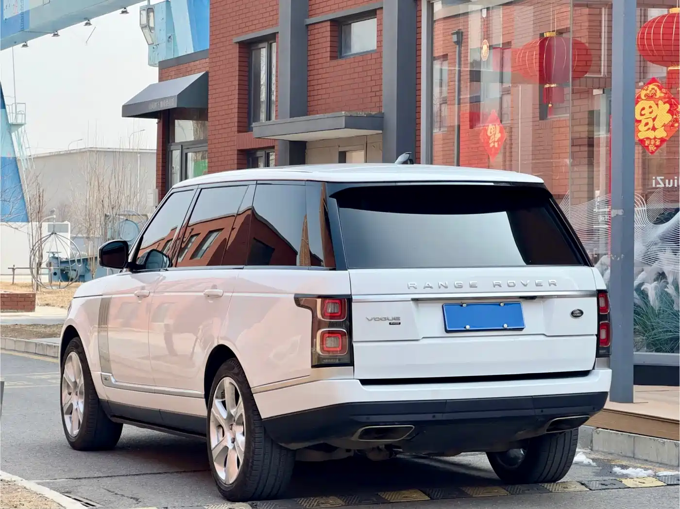 Land Rover Range Rover 2021 3.0 L6 Heritage Extended Classic Edition фото 4