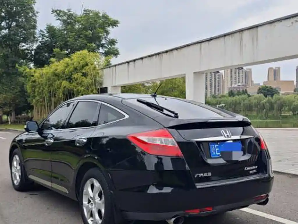 Фото 10 - Honda Crosstour