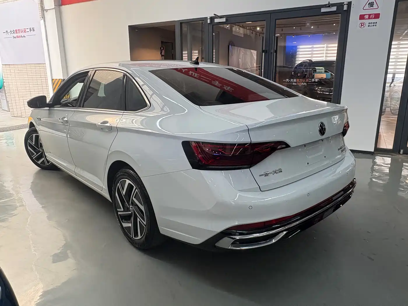 Volkswagen Sagitar 2022 280TSI DSG Surpassing Edition фото 7
