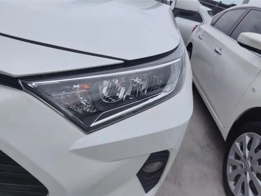 Toyota RAV4 Rongfang 2020 2.0L CVT 2WD Urban Edition фото 5