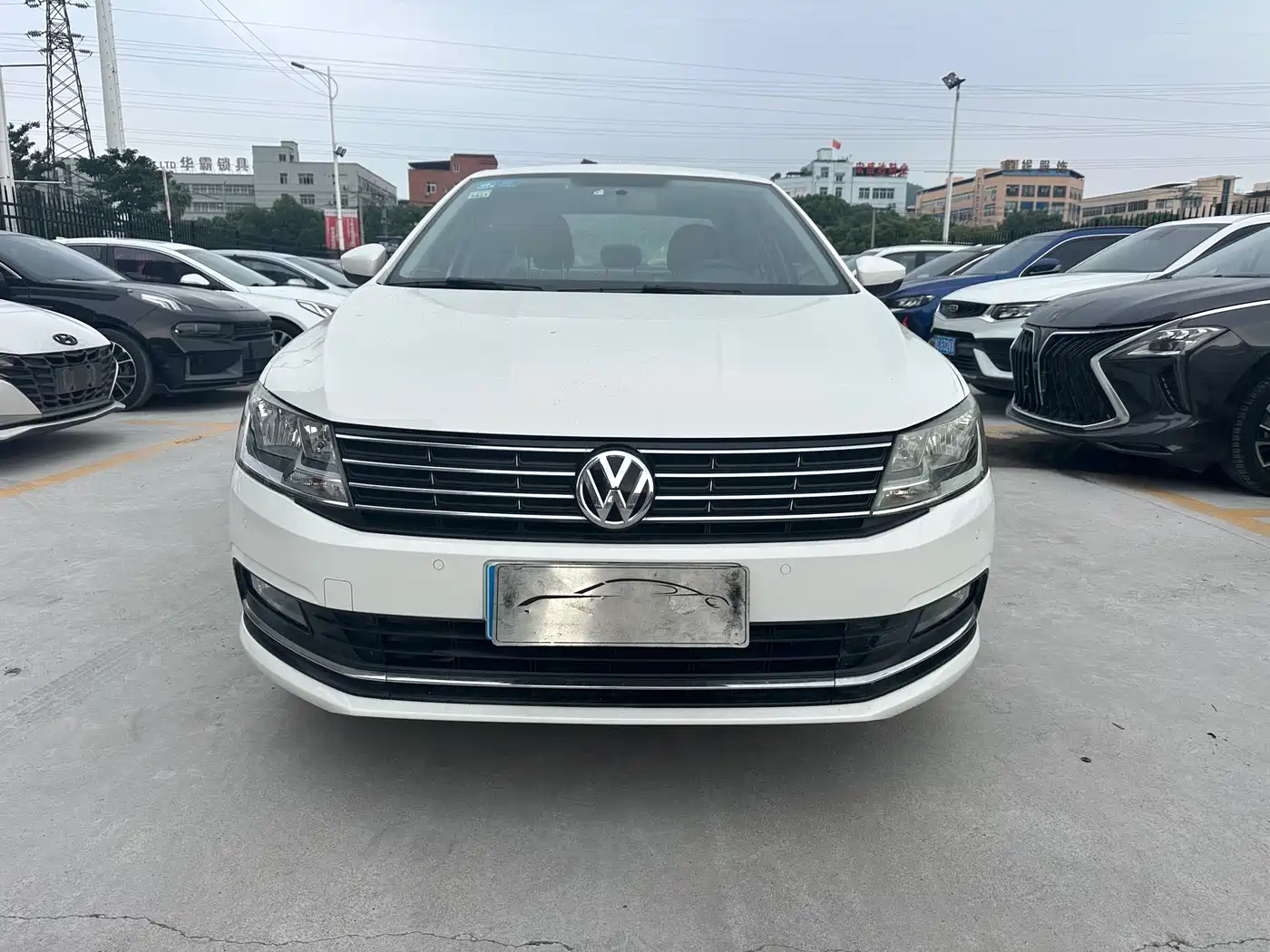 Volkswagen Lavida 2017 1.6L Automatic Comfort Edition фото 2