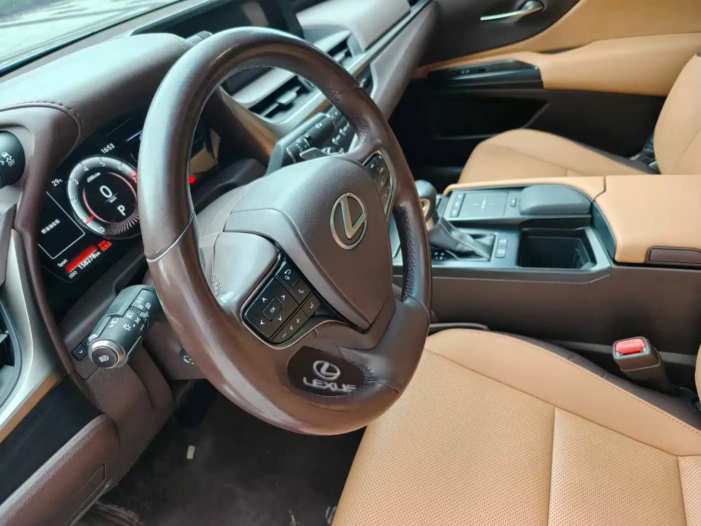 Фото 9 - Lexus ES