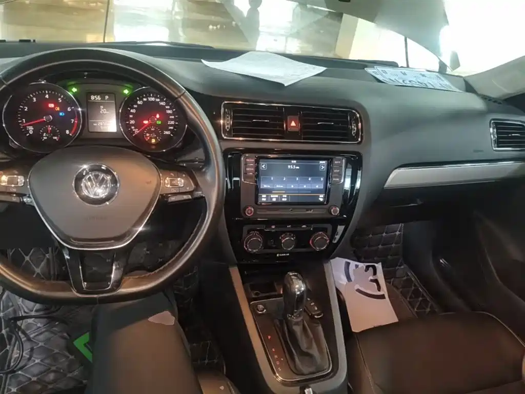 Volkswagen Sagitar 2017 230TSI Automatic Comfort фото 10