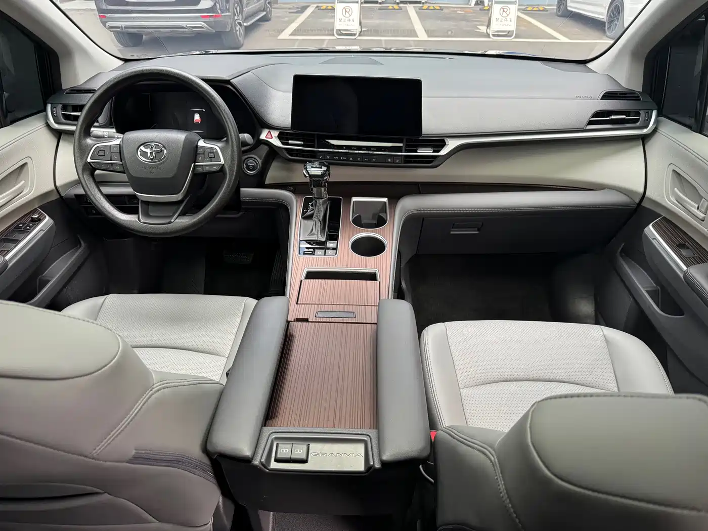 Toyota Granvia 2025 2024 2.5L Hybrid Comfort