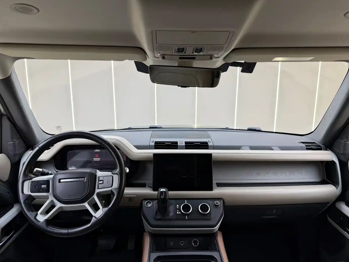 Land Rover Defender 2022 110 P400 Dark Special Edition фото 5
