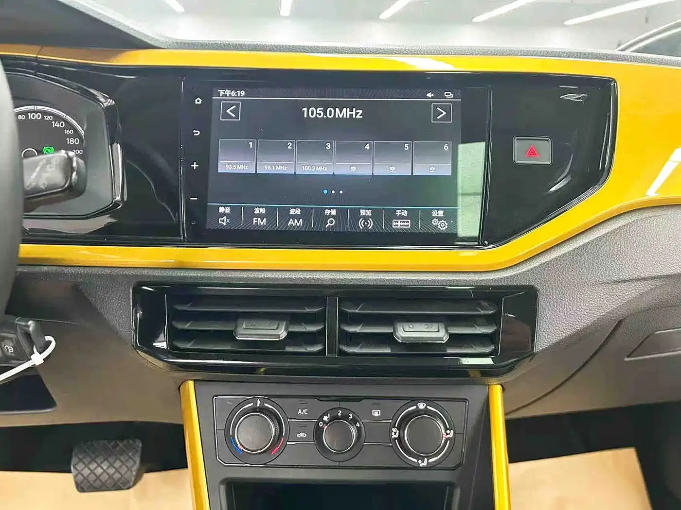 Volkswagen Polo 2019 Plus 1.5L Automatic Colorful Tech Edition фото 11