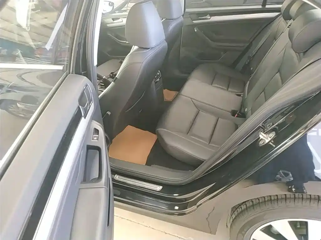Volkswagen Sagitar 2017 180TSI Auto Exclusive Edition фото 17