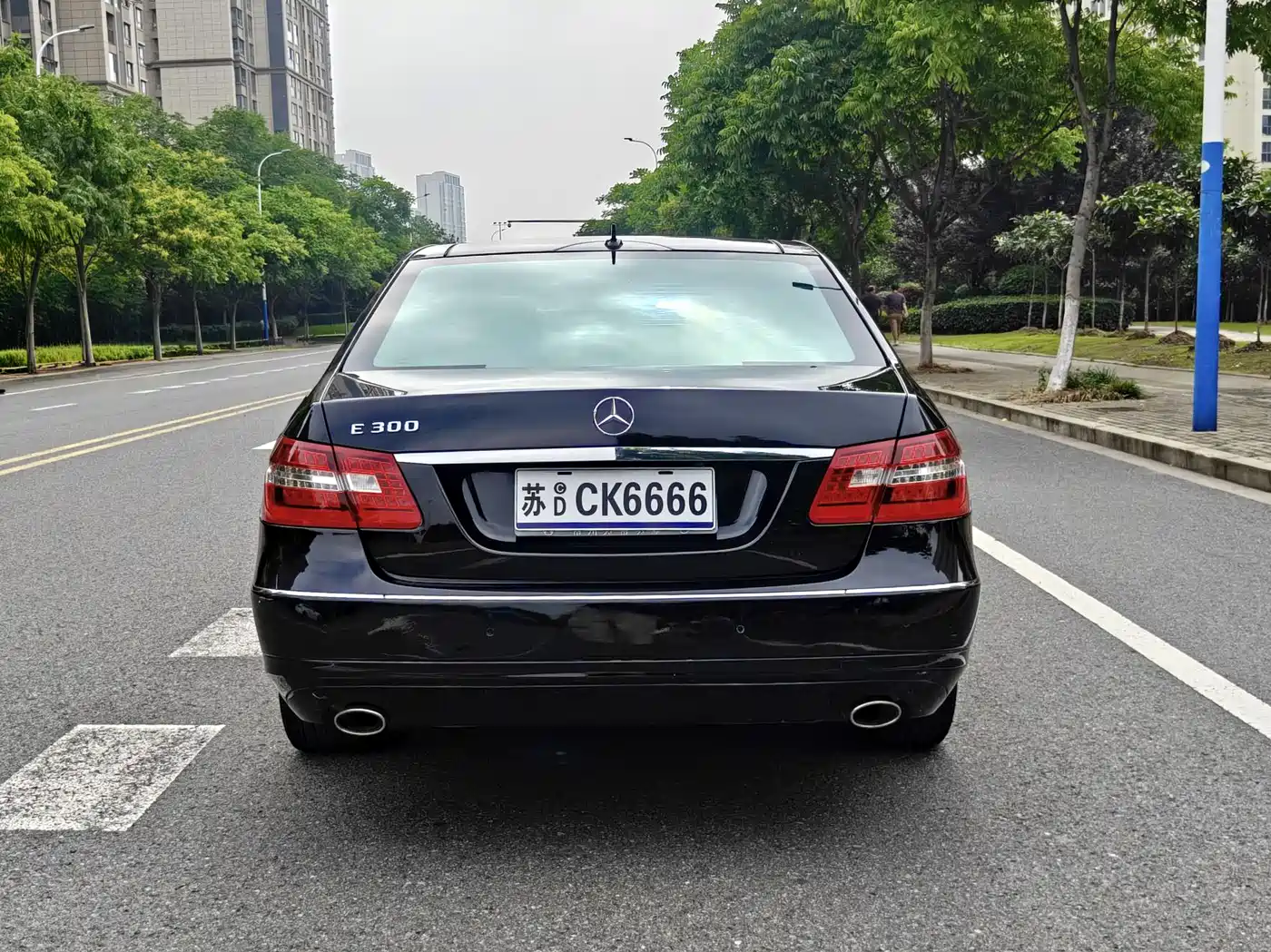 Mercedes-Benz E-Class (Import) 2010 Model E 300 Elegance Luxury Edition фото 6