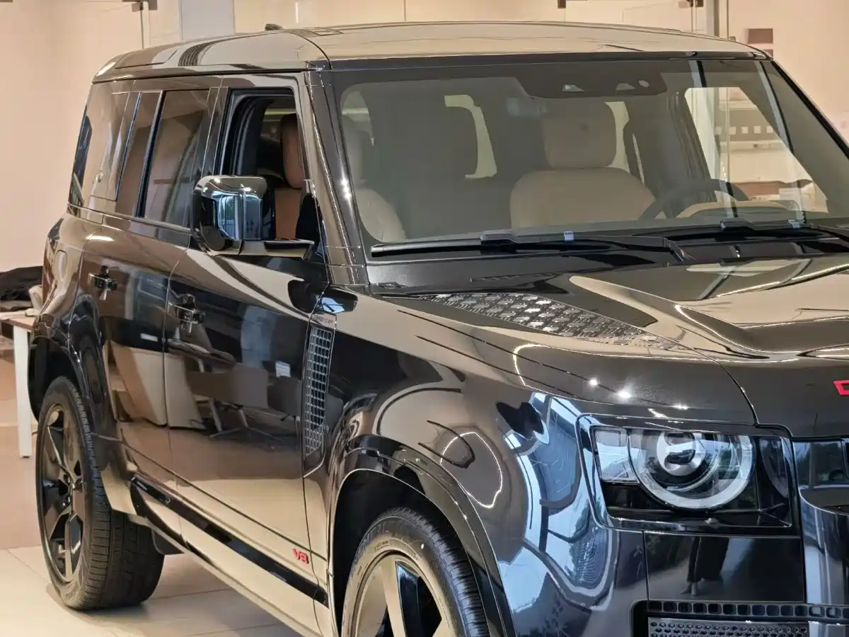 Land Rover Defender 2024 110 5.0T V8 фото 8