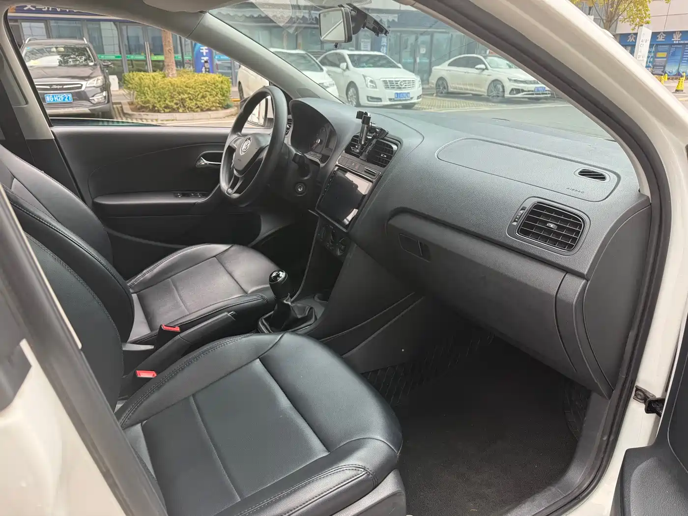 Volkswagen Polo 2016 1.4L Manual Trend фото 9