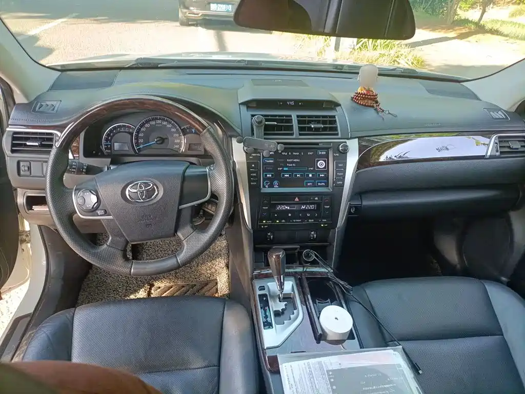 Toyota Camry 2015 2.0G Leading Edition фото 12